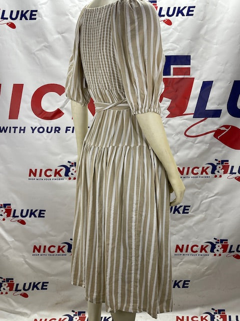 Old Navy Cross Wrap Dress / Very Adjustable / Belted / Elasticized sleeves / Cotton / Midi